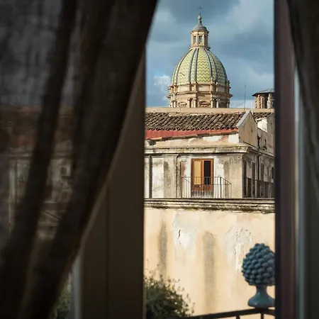 Sui Tetti Di Balarm Boutique